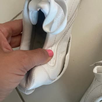 Stradivarius Spor Ayakkabılarım 1 Ayda Yırtıldı Param Ziyan Olmasın İstiyorum