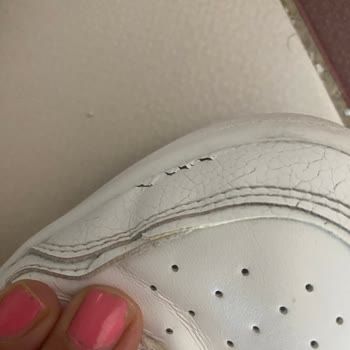 Stradivarius Spor Ayakkabılarım 1 Ayda Yırtıldı Param Ziyan Olmasın İstiyorum