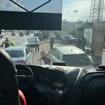 Yağışta Hız Yapan Şoför Kaza Yaptı Çocuğum Çok Korktu