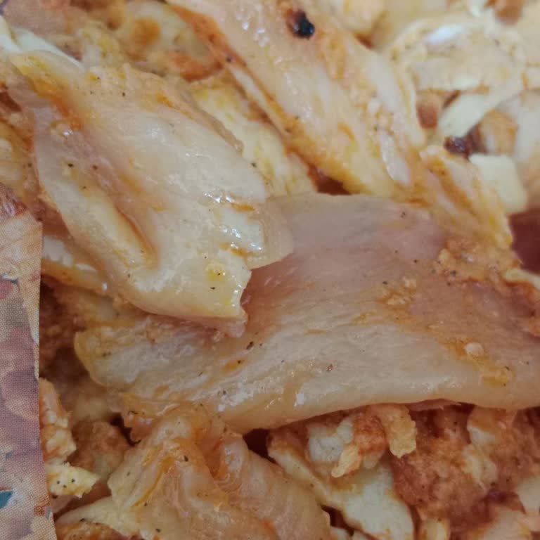 Keskinoğlu Dönerde Çiğ Tavuk Eti Çıkması