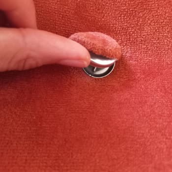 Yeni Alınan Koltukta Kırık Düğme Ve Gevşek Montaj Hayal Kırıklığı Yarattı