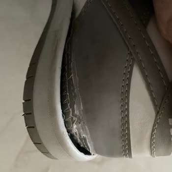 Aldığım Ayakkabının Tabanı Ayrıldı Ve Lekeli Geldi