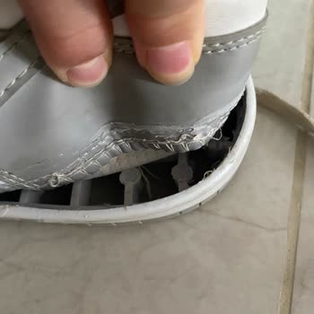 Aldığım Ayakkabının Tabanı Ayrıldı Ve Lekeli Geldi