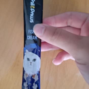 Tarihi Geçmiş Kedi Maması Gönderildi, Üzeri Karalanmıştı