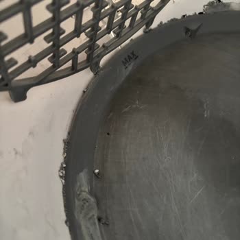 Kedi Tuvaletinde Birleşim Yerlerindeki Açıklık Ve Sızdırma Sorunu