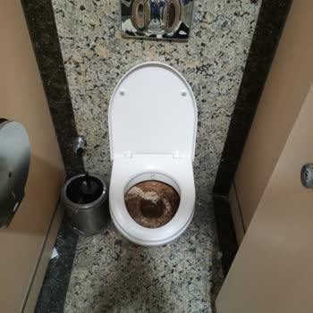 AVM'de Hijyen Sorunu Ve Yetersiz Temizlik