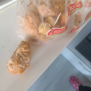 Lezita Kova Tavukta Temizlenmemiş Tüyler Ve Hayal Kırıklığı