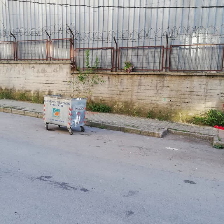 Çöp Konteynerine Dikkatsiz Davranış Ve Kamu Malına Zarar