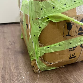 Kargomun İçinden Yiyecekler Kayboldu Hasarlı Teslim Edildi