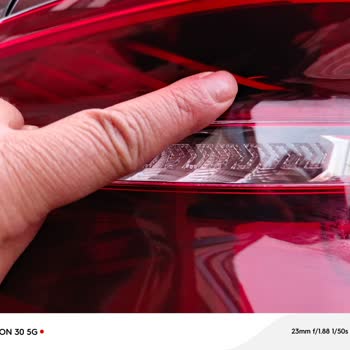 Citroen C4X Taillight Cracks: Clear Manufacturing Defect