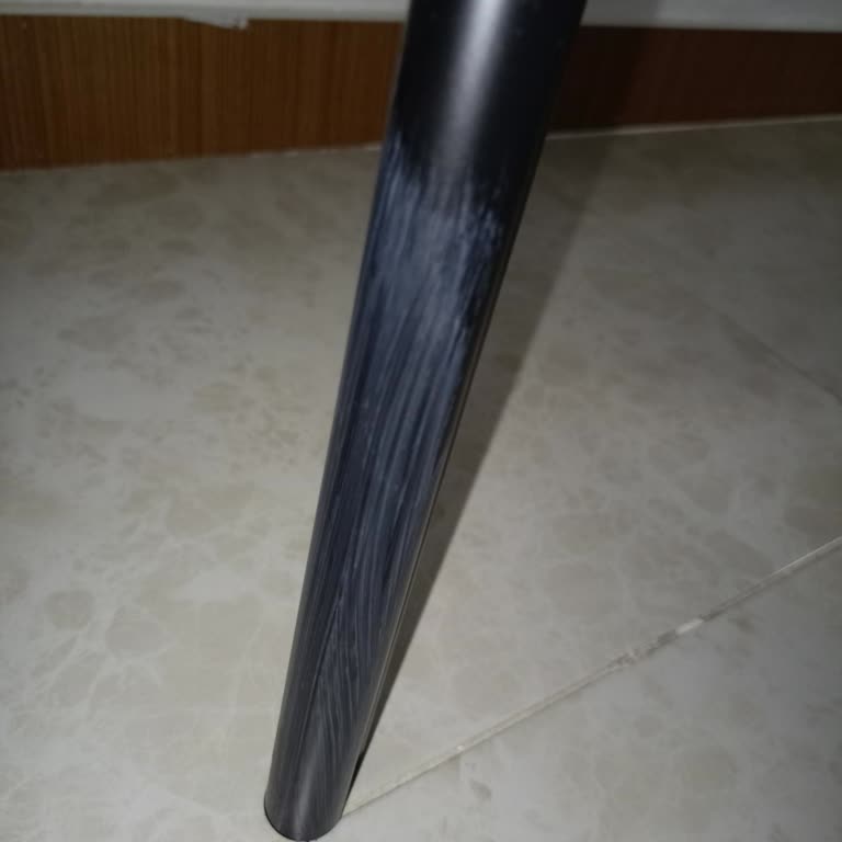 Polisan X1 Art Vernik Siyah Masa Ayağında Beyaz İz Bıraktı