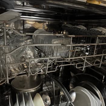 Dominox Bulaşık Makinesi Kısa Sürede Paslandı, Yüksek Servis Ücreti Talep Edildi