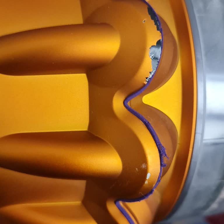 Dyson V15'te Boya Soyulması Ve Yetersiz Çözüm