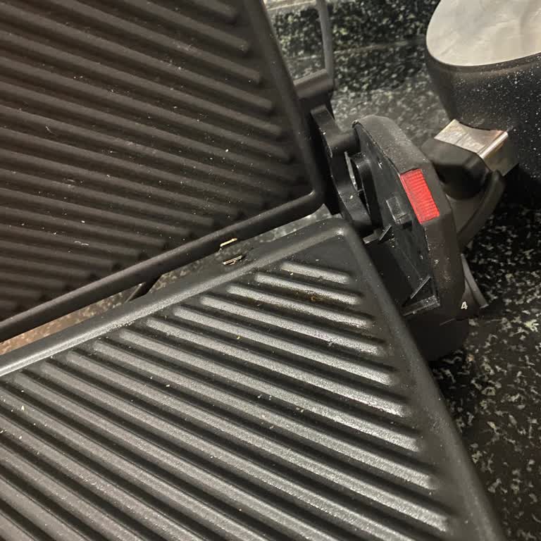 Tost Makinem Aniden Çalışmamaya Başladı, Yardım Bekliyorum