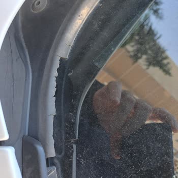 BMW 320 İed Aracımda Ön Cam Fitili Çatladı, Kapı Kolları Eridi