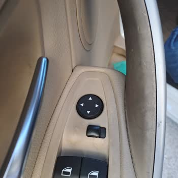 BMW 320 İed Aracımda Ön Cam Fitili Çatladı, Kapı Kolları Eridi