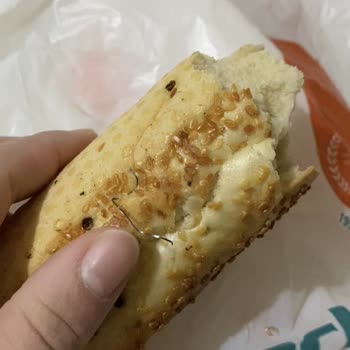 Ekmekten Tel Çıkması Ve Yetersiz Müşteri İlgisi Şaşkınlık Yarattı