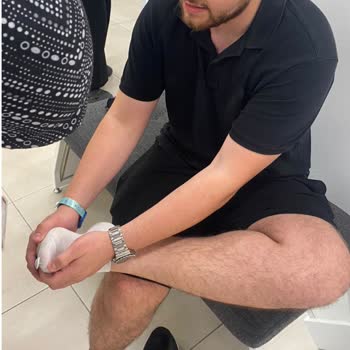 Mağazada Unutulan Güvenlik İğnesi Ayağıma Saplandı: Hem Fiziksel Hem Psikolojik Mağduriyet