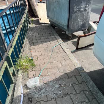 Çöp Konteynerleri Nedeniyle Yaşam Alanımız Engelleniyor