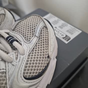 Yeni Alınan New Balance Ayakkabıda Yırtılma Ve Olumsuz İnceleme Sonucu