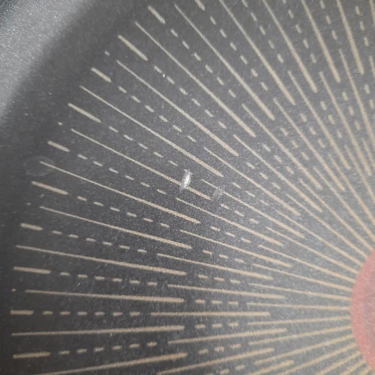 Tefal 6x Tava Kısa Sürede Çizildi, Servis Değişim Yapmadı