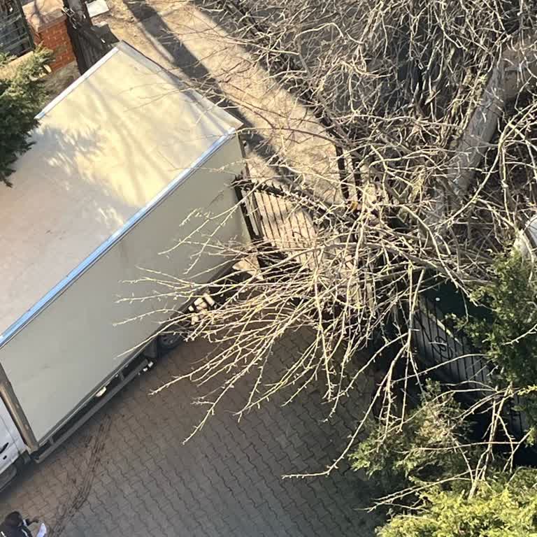 Teslimat Sırasında Otopark Kapım Zarar Gördü, Bosch Ve Lojistik Firma Sorumluluk Almadı