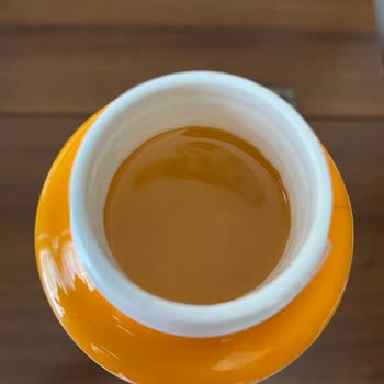 Aldığım Beyaz Çikolata Sosunun İçinden Jöle Sosu Çıktı