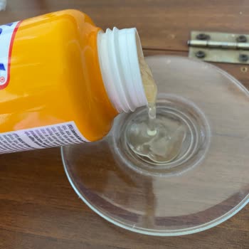 Aldığım Beyaz Çikolata Sosunun İçinden Jöle Sosu Çıktı