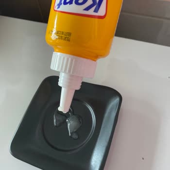 Aldığım Beyaz Çikolata Sosunun İçinden Jöle Sosu Çıktı