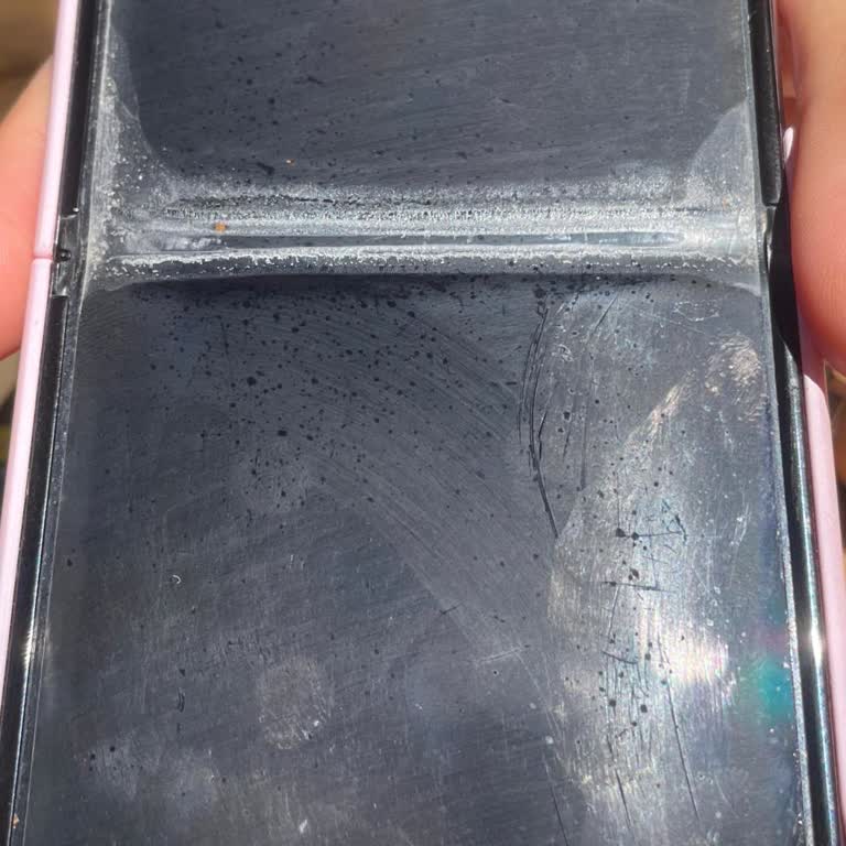 Z Flip 4 Ekran Koruyucu Sorunu İçin Yüksek Servis Ücreti Mağduriyeti