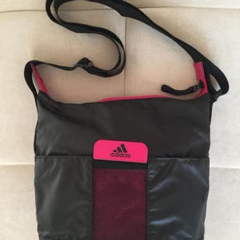 Askısı Kaygan Ve Tasarımı Hayal Kırıklığı Yaratan Adidas Kadın Çantası