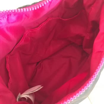 Askısı Kaygan Ve Tasarımı Hayal Kırıklığı Yaratan Adidas Kadın Çantası