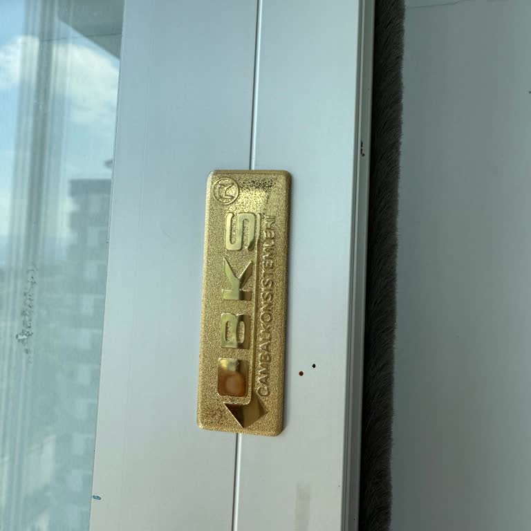 Cam Balkon Montajında Su Sızıntısı Ve İlgisiz Servis