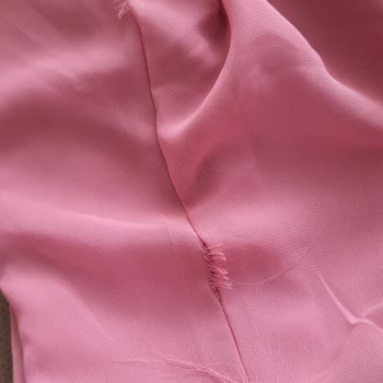 Elbise İki Giyimde Deforme Oldu Kalite Çok Düşük