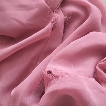 Elbise İki Giyimde Deforme Oldu Kalite Çok Düşük