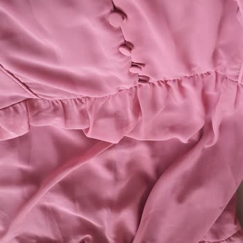 Elbise İki Giyimde Deforme Oldu Kalite Çok Düşük