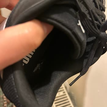 FLO'dan Aldığım Ayakkabı Ayağımı Vuruyor, Değişim Talebime Dönüş Yok