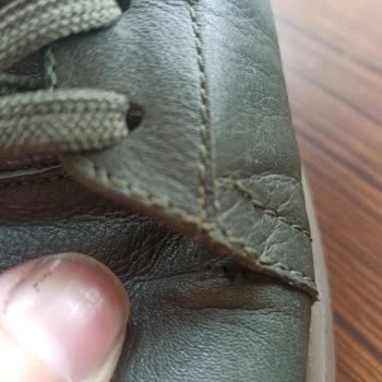 Aldığım Ayakkabılar Hem Dar Hem De Dikişleri Kısa Sürede Söküldü