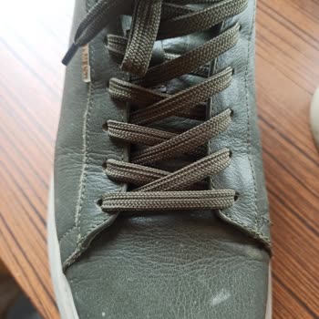 Aldığım Ayakkabılar Hem Dar Hem De Dikişleri Kısa Sürede Söküldü