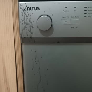 Servis İlgisizliği Ve Bulaşık Makinesinde İnatçı Lekeler