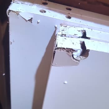 Kırık Gardırop Ve Uzayan Teslimat Mağduriyeti