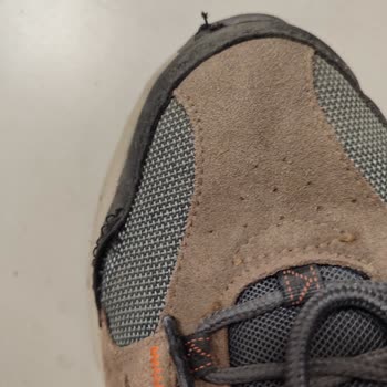 My Asics 51893 BRBK Shoes Split at the Front Despite Careful Use