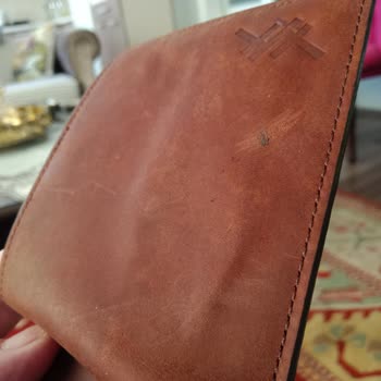 Kısa Sürede Deforme Olan Hakiki Deri Cüzdan Hayal Kırıklığı Yarattı