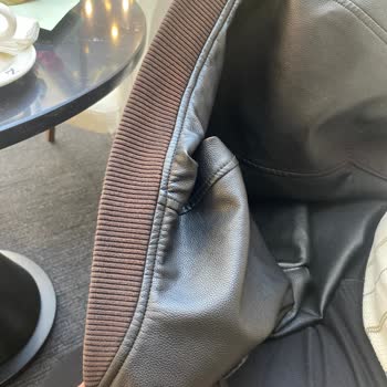 Mavi Deri Ceket Kısa Sürede Renk Solması Yaşadı