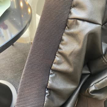 Mavi Deri Ceket Kısa Sürede Renk Solması Yaşadı