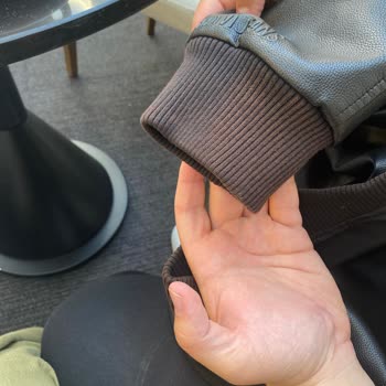 Mavi Deri Ceket Kısa Sürede Renk Solması Yaşadı