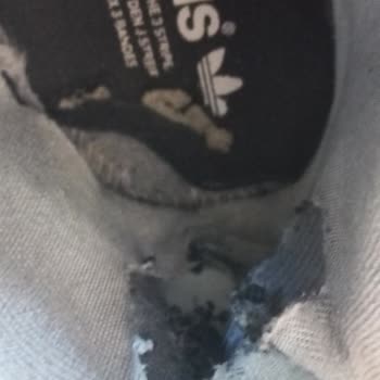 8 Ayda Yırtılan Adidas Ayakkabı Hayal Kırıklığı Yarattı