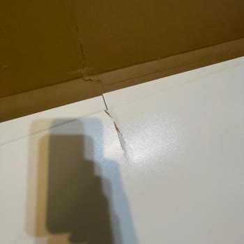 Hasarlı Kitaplık İçin Kargo Ücreti Müşteri Mağduriyetine Yol Açıyor