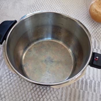 Yüksek Fiyatlı Fissler Düdüklü Tencere İlk Kullanımda Karardı