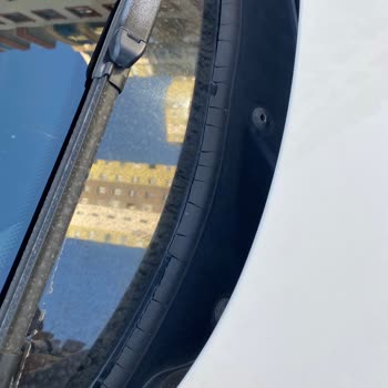 BMW 1.16i Ön Cam Fitili Sorunu İçin Çözüm Bekliyorum